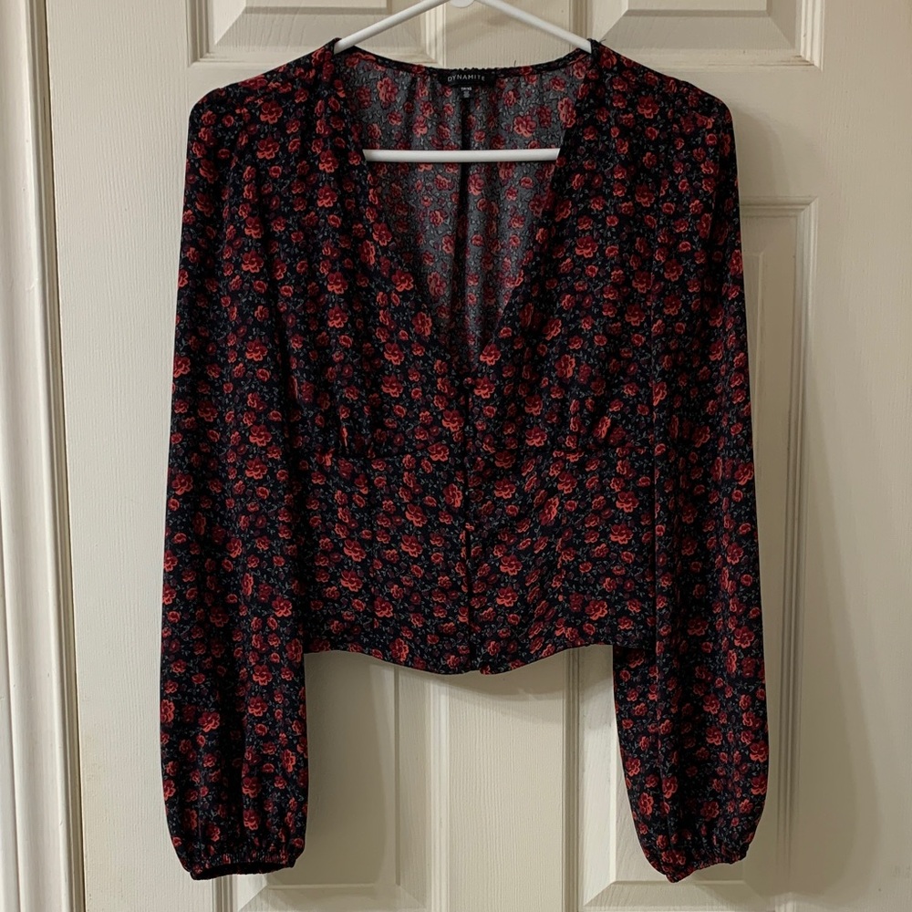 🌷3 for $25🌷Dynamite, US XS, Red & Black Ditsy Floral Long Sleeve V-Neck Crop Top